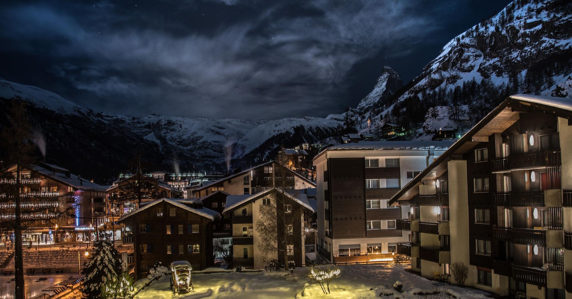 Schweizerhof Zermatt - A Small Luxury Hotel Экстерьер фото