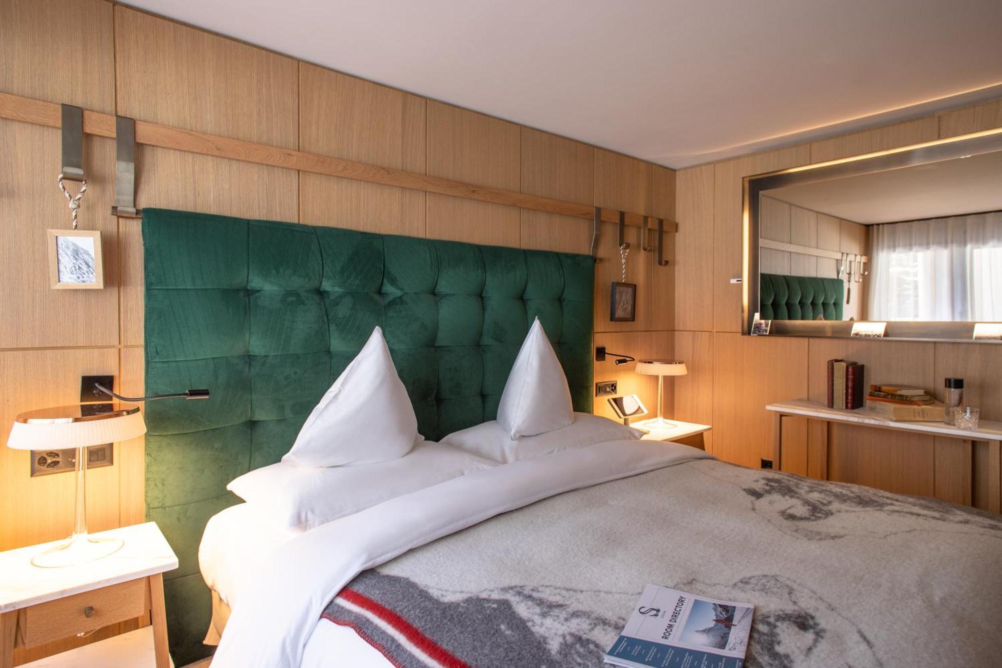 Schweizerhof Zermatt - A Small Luxury Hotel Номер фото